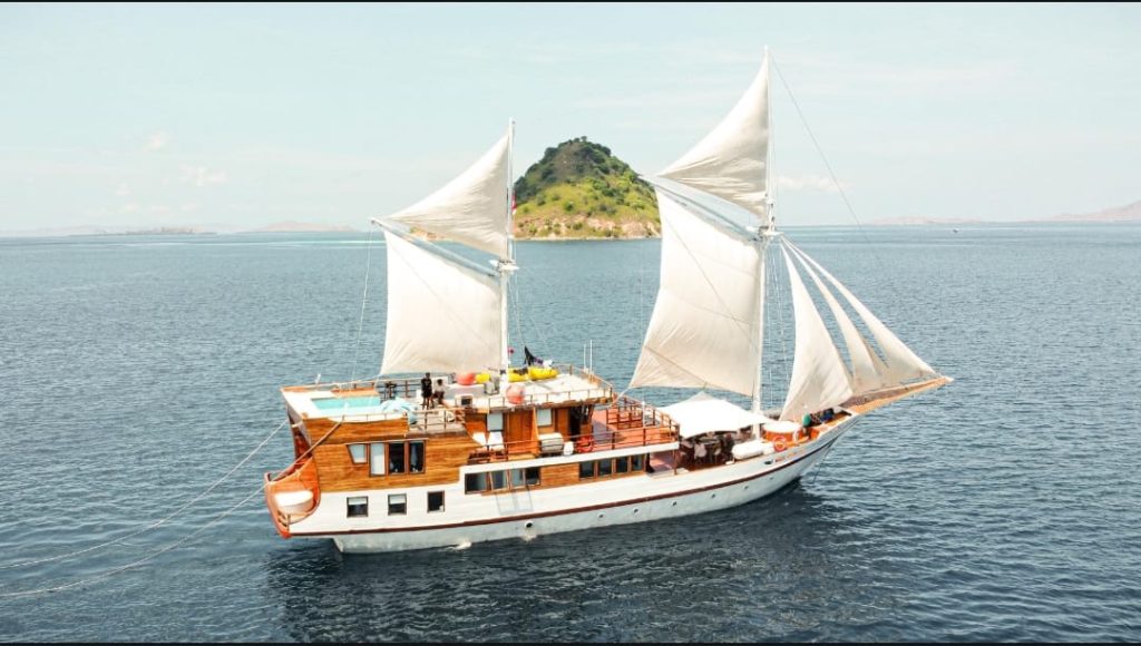 kapal phinisi luxury